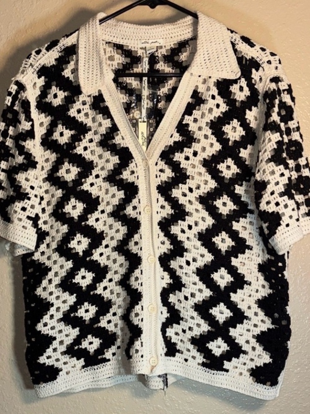 NWOT-Ultra Pink Black & Cream button up flowy top. Never worn